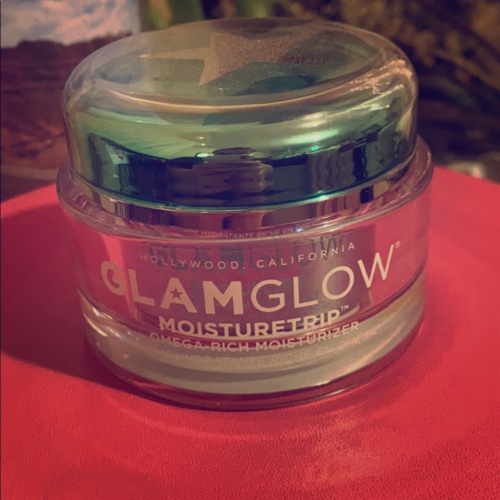 NWOB GlamGlow MoistureTrip